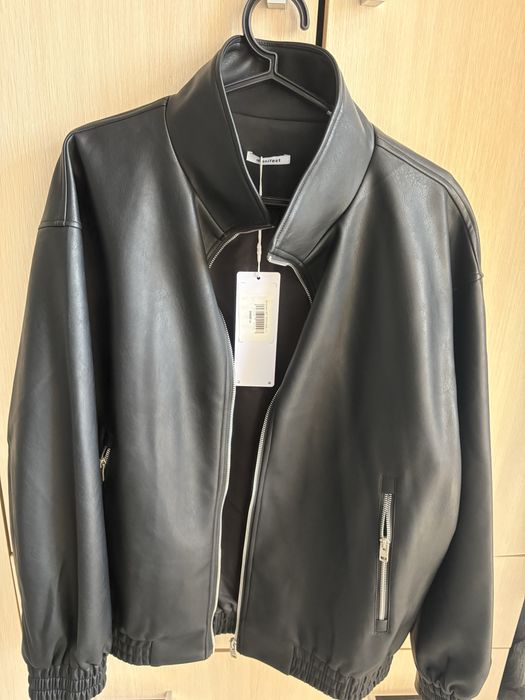 Продам кожаную куртку новую