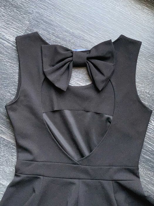 Vand pachet de 3 rochii de vara pentru fete