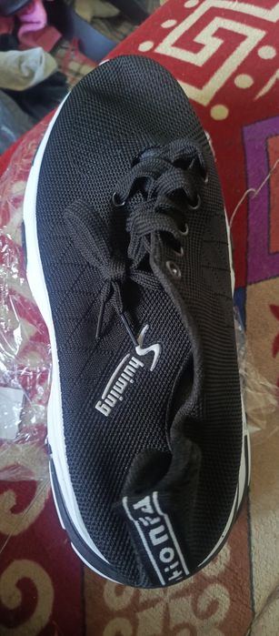 Продам летние кроссовки