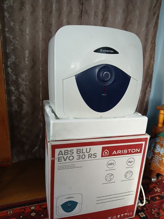 Бойлер (водонагреватель) Ariston