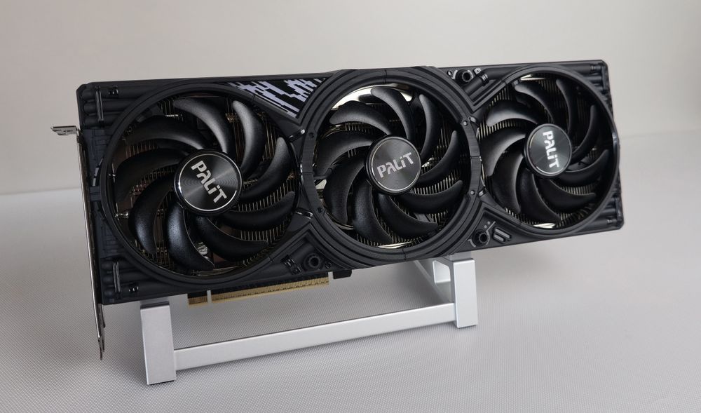 Видео карта Palit GamingPro S RTX 5070 12GB GDDR7 Nvidia GeForce