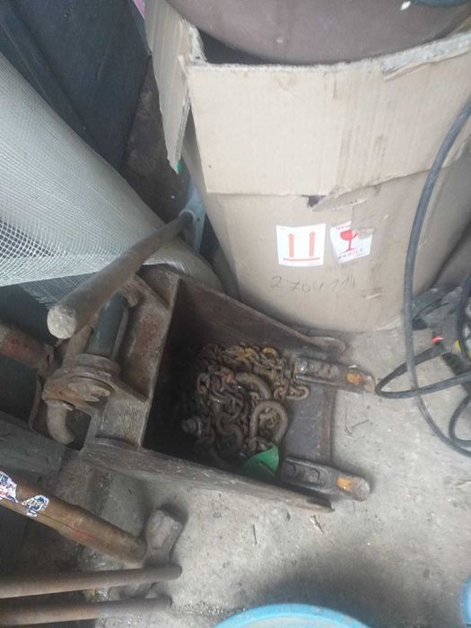 Багер с 4 кофи закача се з трактор