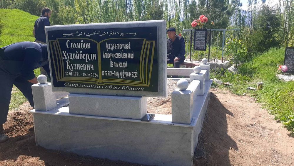 Памятники Qabir toshlari