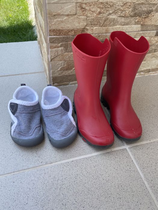 Vand cizme cauciuc si incaltaminte pentru interior , masura 26.