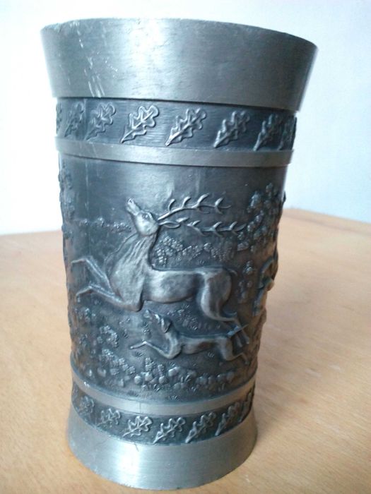 Чаша за вино с ловни мотиви