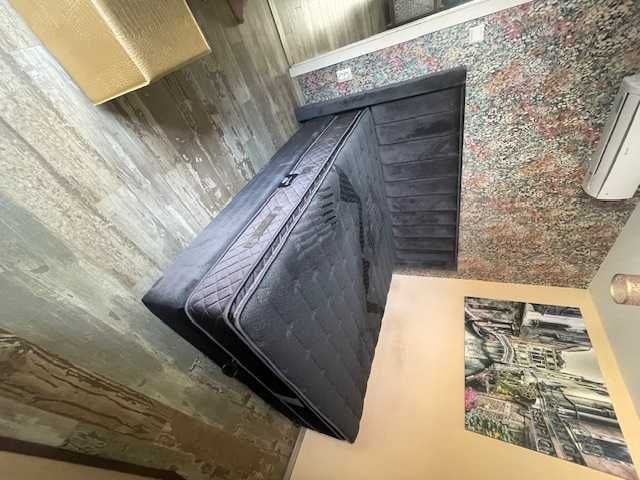 ТОП център .Давам под наем тристаен апартамент.