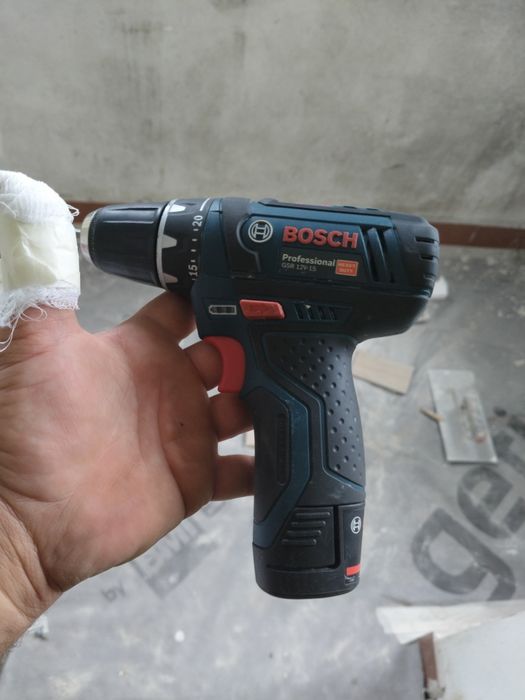 Vând filetanta Bosch 12v