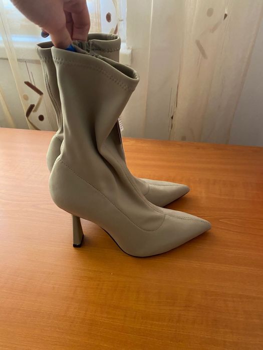 Botine Zara noi cu eticheta.