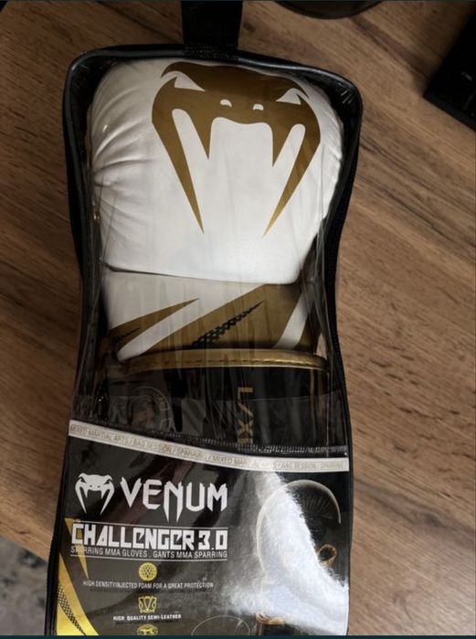 Продам перчатки Venum