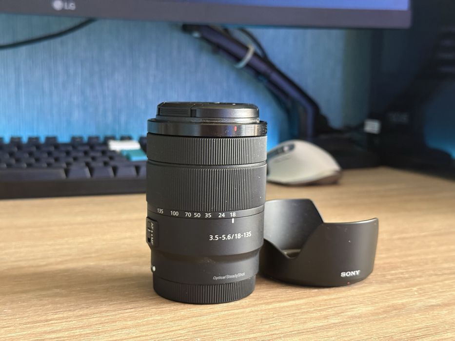 Sony E 18-135mm f/3.5-5.6 OSS