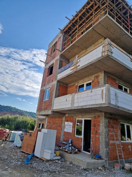 Case la rosu ,lucrării de structura