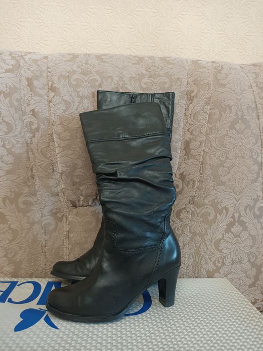 Продам женские сапоги 38 размера