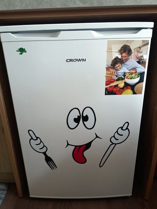 Нов малък хладилник