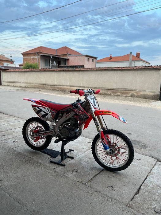 Здравейте продавам Honda crf250r с коментар на място