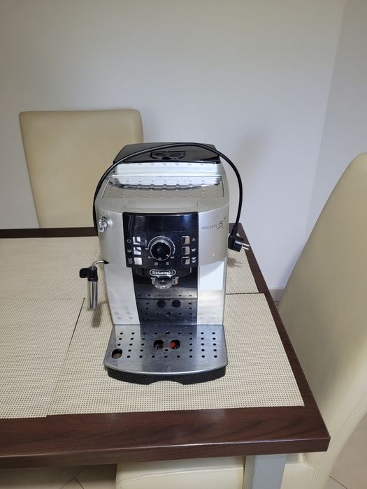 Aparat Expressor cafea Delonghi Magnifica
