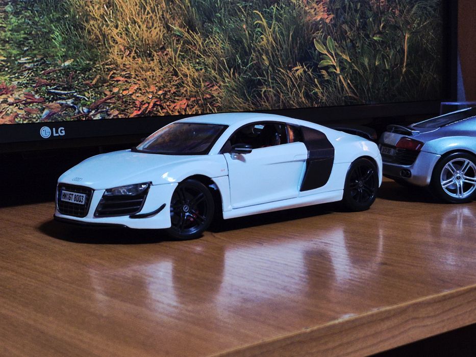 Macheta 1 18 Audi R8, R8 GT