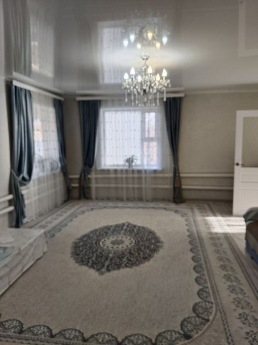 Большой светлый дом.