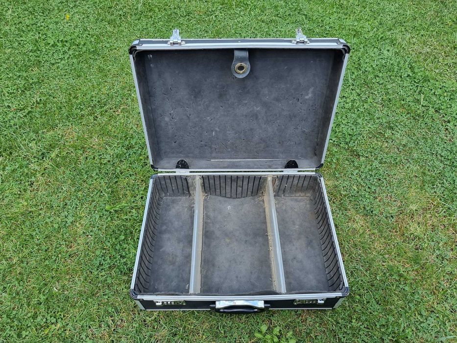 Cutie,lada,valiza de aluminiu cu despartitoare pentru scule diverse