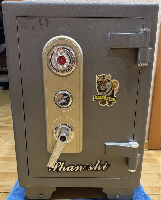 Металлический сейф Langhua