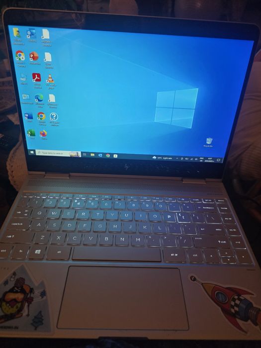Лаптоп HP Spectre x360 13-w004nn с процесор Core i7-7500U, 8GB RAM, 512GB SSD PCIe и Windows 10