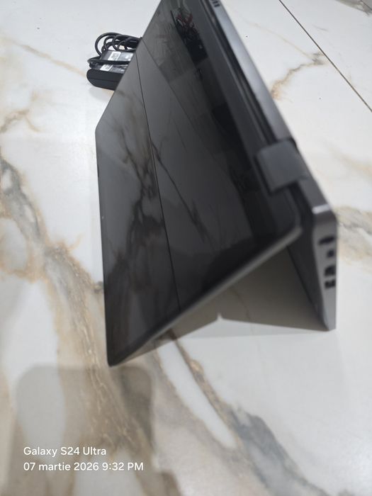 Dell Latitude 5300 2-în-1 | i7-8665U | 16GB RAM | 512GB SSD | Touchscr