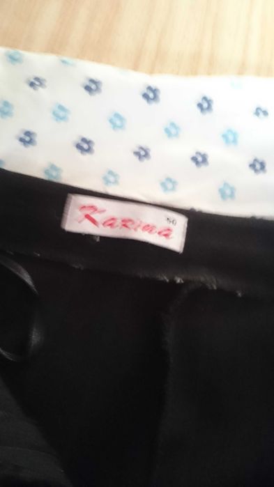 Vand pantaloni noi pentru femei