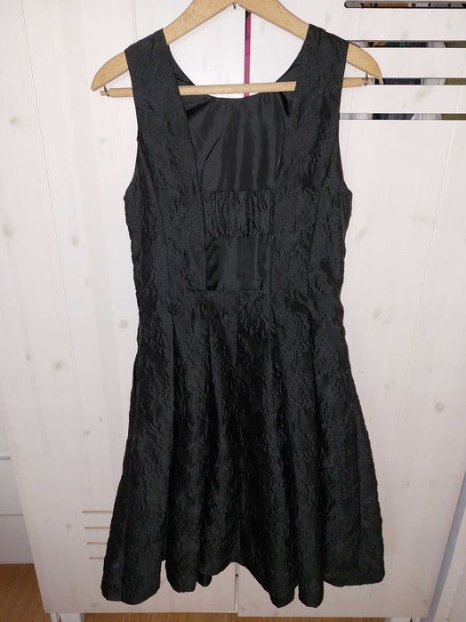 Малка черна рокля