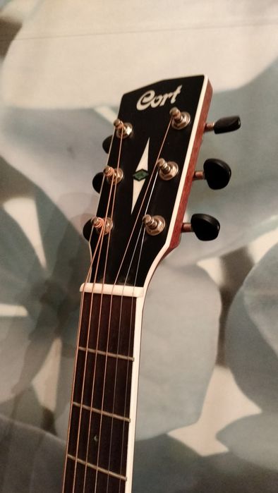 Гитара электроакустическая