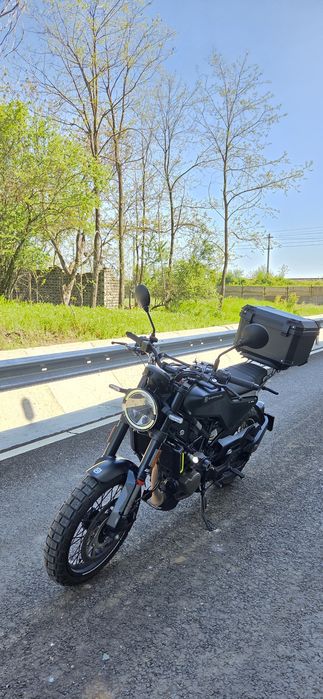 Motocicleta Husqvarna Svartpilen 125cc 2023 | CASCO până 30.06.2026