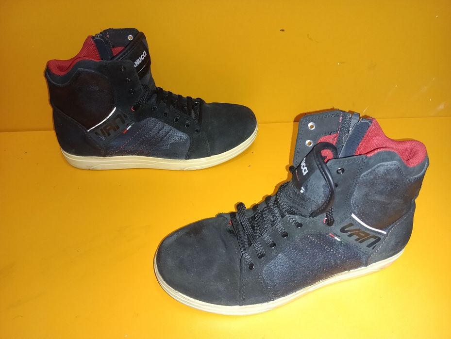 Vanucci кожени кецове N 41