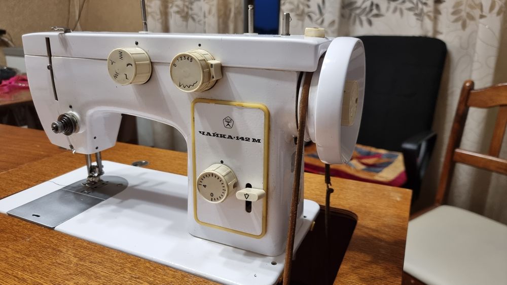 Швейная машинка чайка 142 М