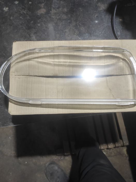 Продам стекла фар golf3