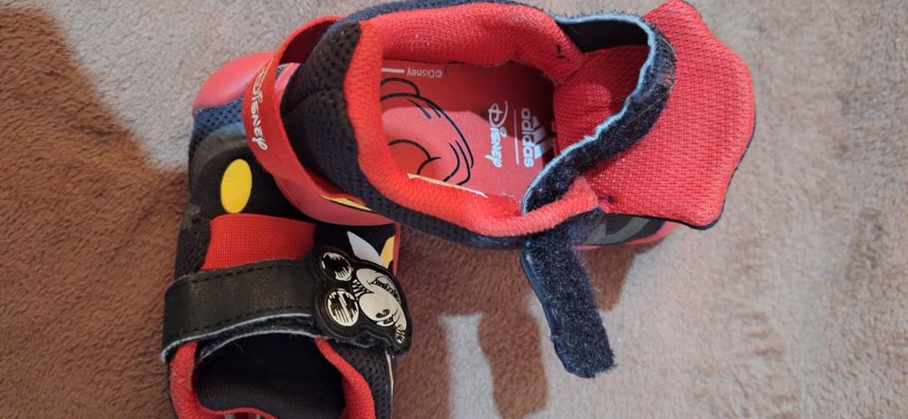 Adidasi marimea 20, 22 si 23