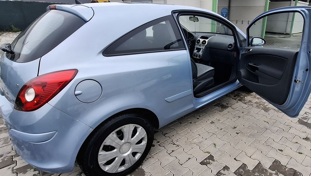 Opel Corsa D  1,2 benzină
