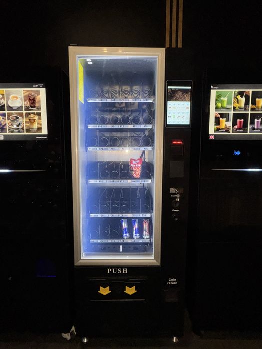 Automat de gustari si bauturi- ecran tactil cu android TCN