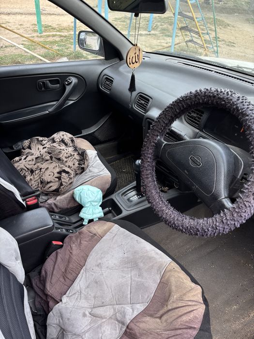 Nissan Avenir 1998 года