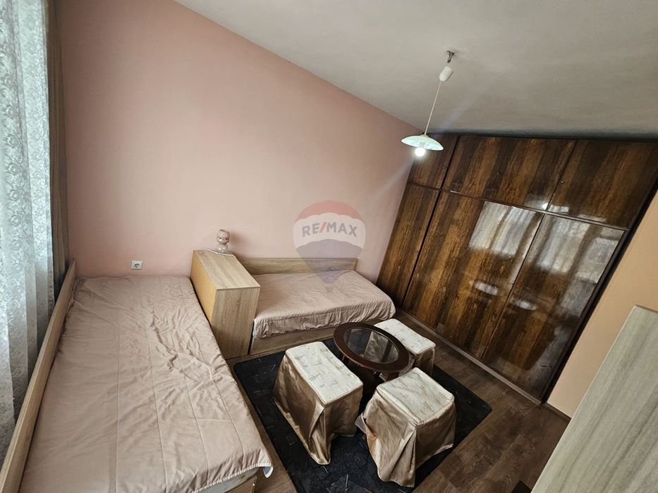 Четиристаен апартамент под наем, Окръжна болница