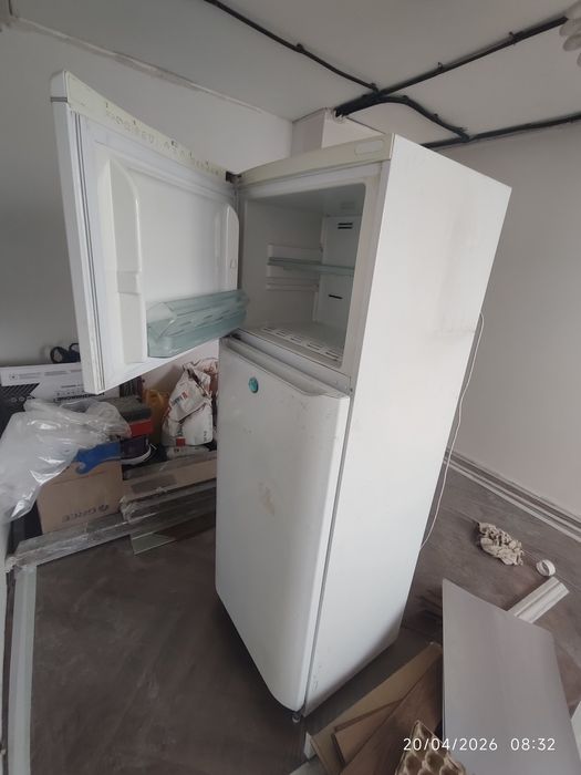 подержанный холодильник «Аристон»