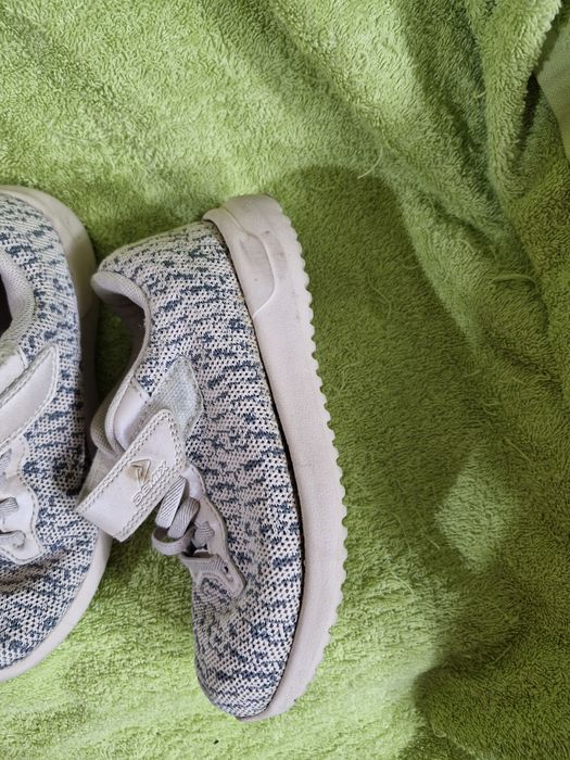 Продам кроссовки детские