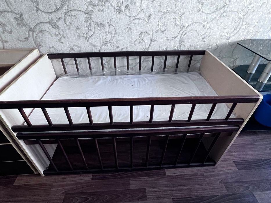 Продам детское кроват с шкатулкой