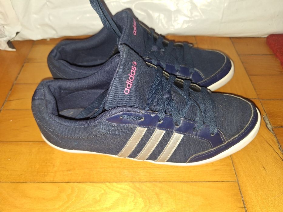 adidasi adidas 40 neo ca noi cu dungi argintii