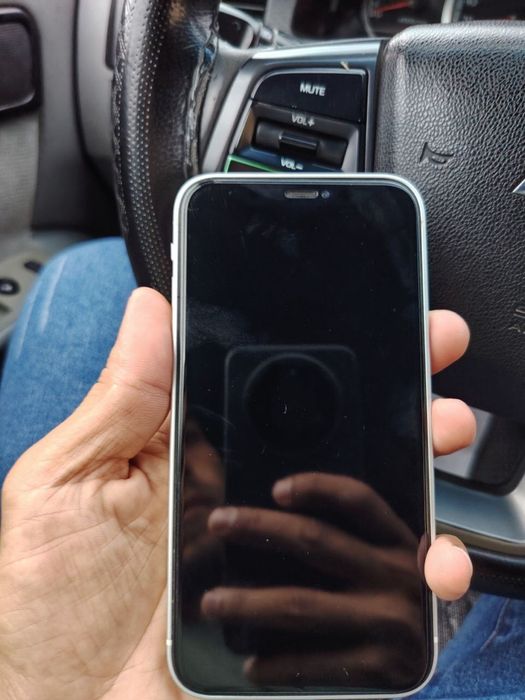 Iphone Xr 17 korpusda telefon sotiladi
