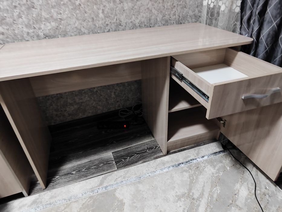 Стол письменный детский + полка