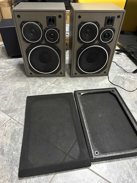 Немски трилентови тонколони Universum