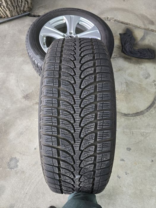 1 Брой Гума 235/60/18 Bridgestone 7mm 23dot