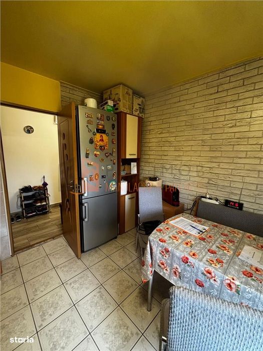 Apartament 2 camere confort  1 semidecomandat  zona Crang