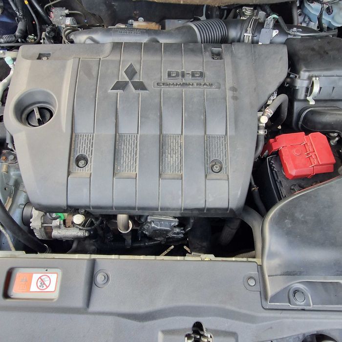 Mitsubishi Outlander  2.2 DI-D 4 WD , 7 locuri , 4x4 , FACELIFT