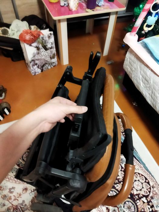 Продам коляску кожаная