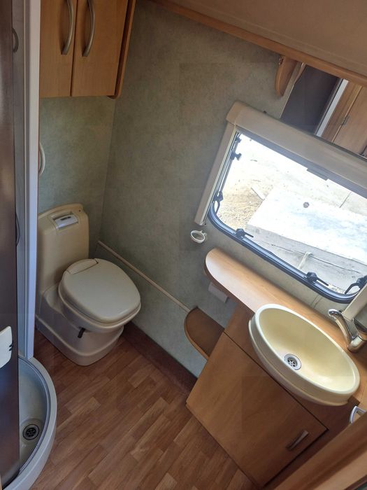 Rulota SWIFT CHARISMA 230 – 2006 – FULL OFF-GRID – 600W SOLAR – LiFePO4 – MOVER