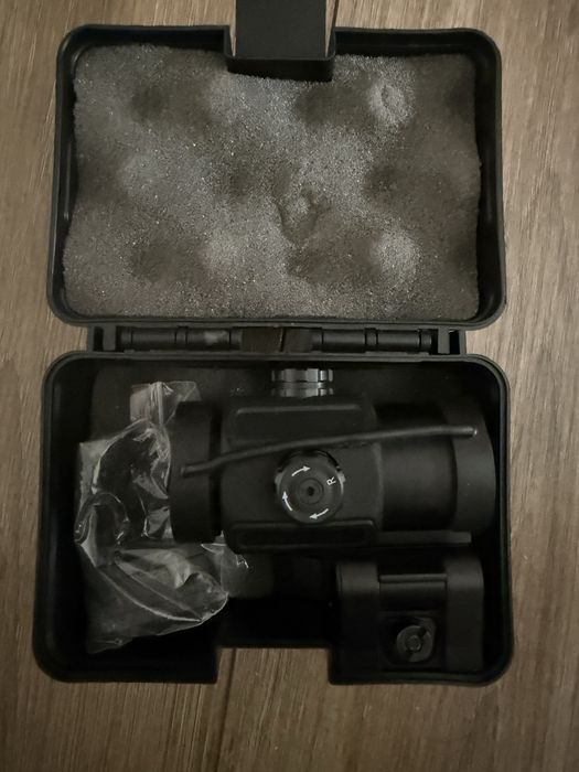 Se vinde Eotech magnifier 3x